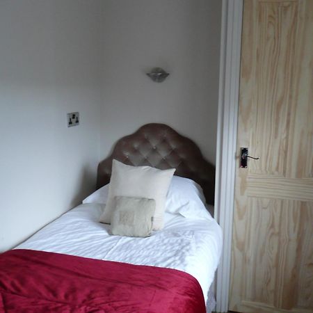 Greenhaugh Hollybush Inn חדר תמונה