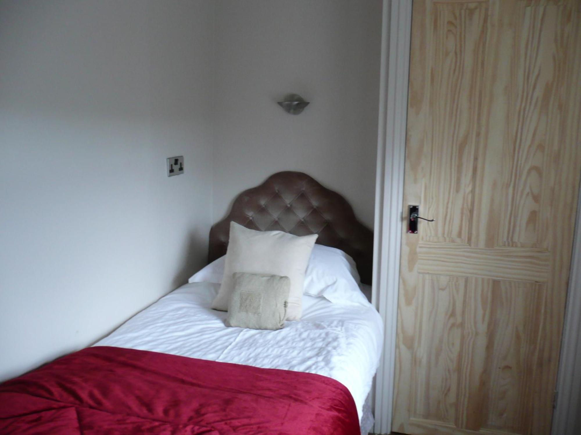 Greenhaugh Hollybush Inn חדר תמונה
