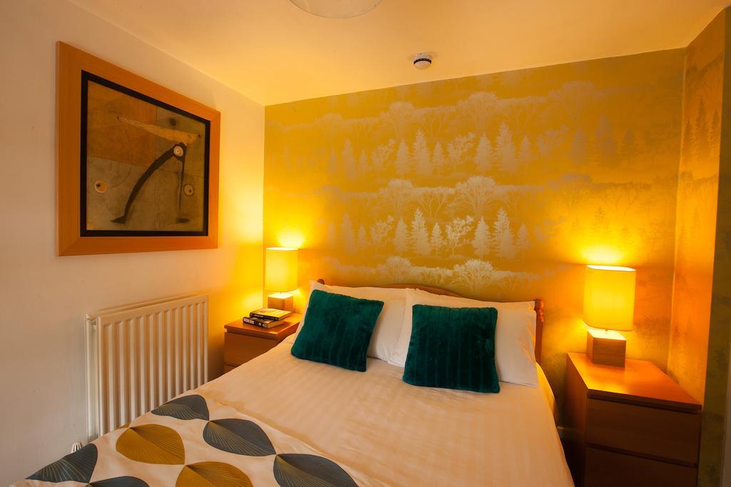 Greenhaugh Hollybush Inn חדר תמונה