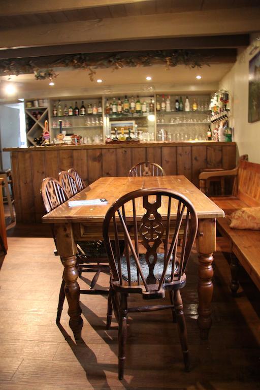 Greenhaugh Hollybush Inn מראה חיצוני תמונה
