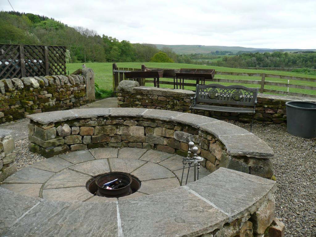 Greenhaugh Hollybush Inn מראה חיצוני תמונה